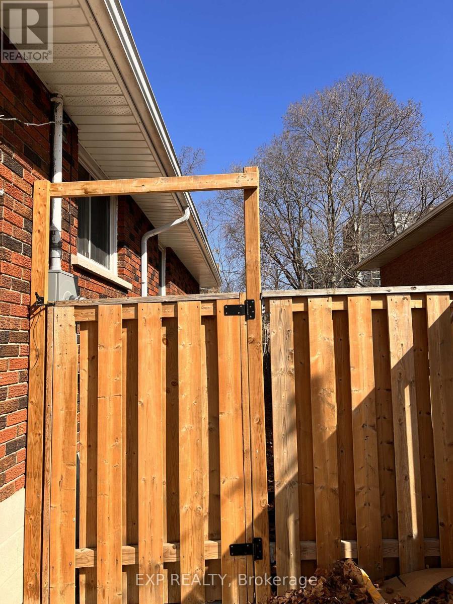 64 Gainsborough Road, Hamilton, ON - Outdoor