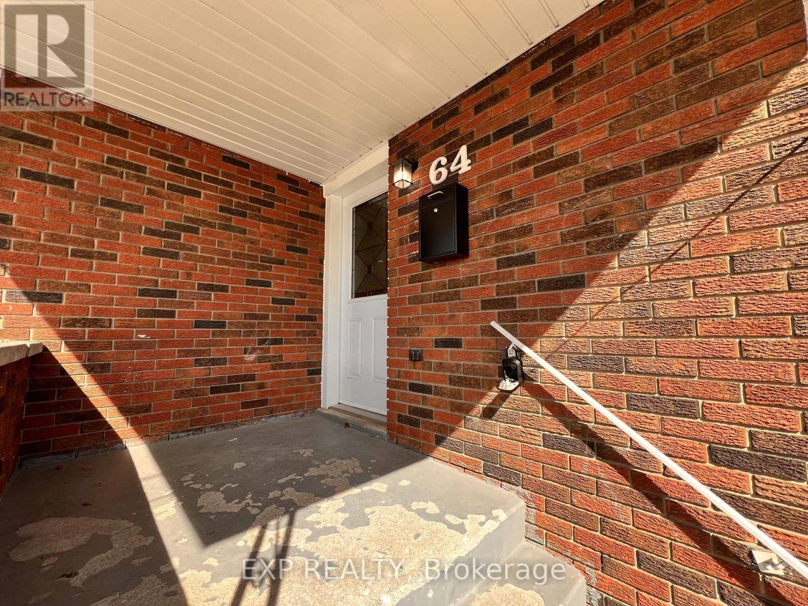 64 Gainsborough Road, Hamilton, ON - Indoor Photo Showing Other Room