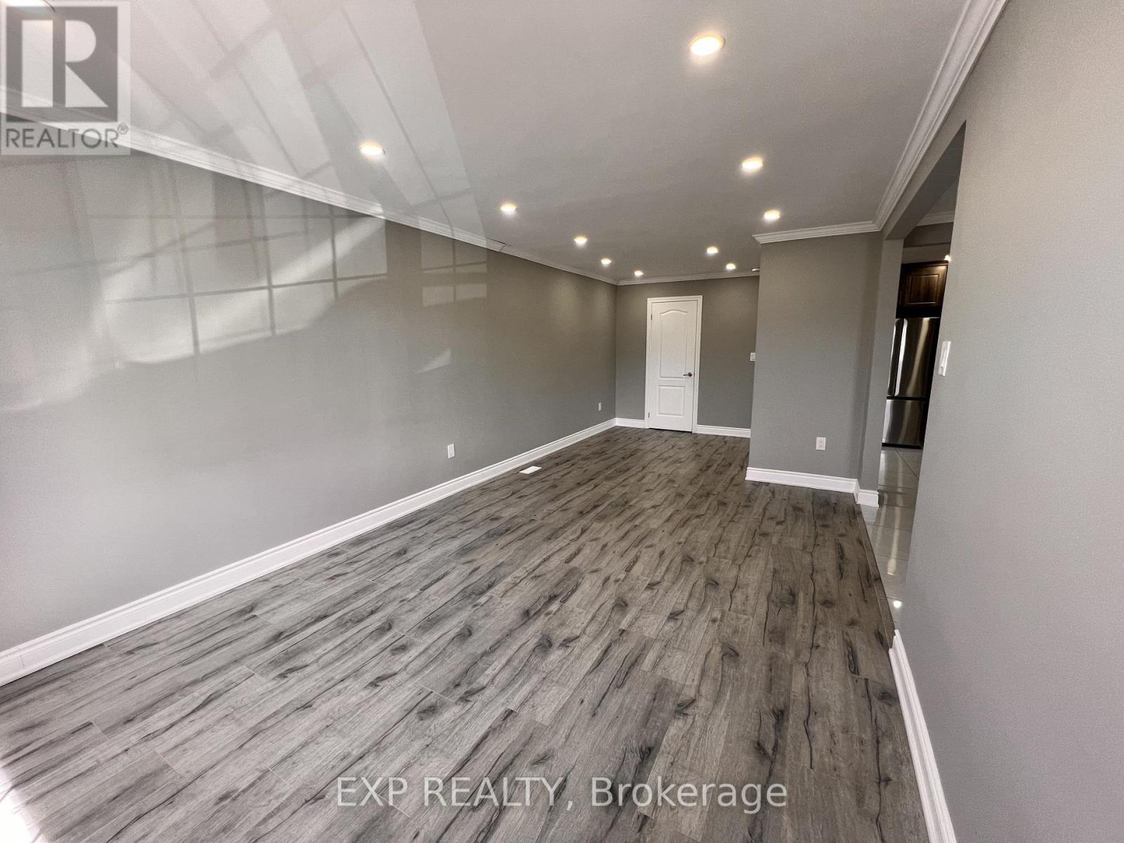 64 Gainsborough Road, Hamilton, ON - Indoor Photo Showing Other Room