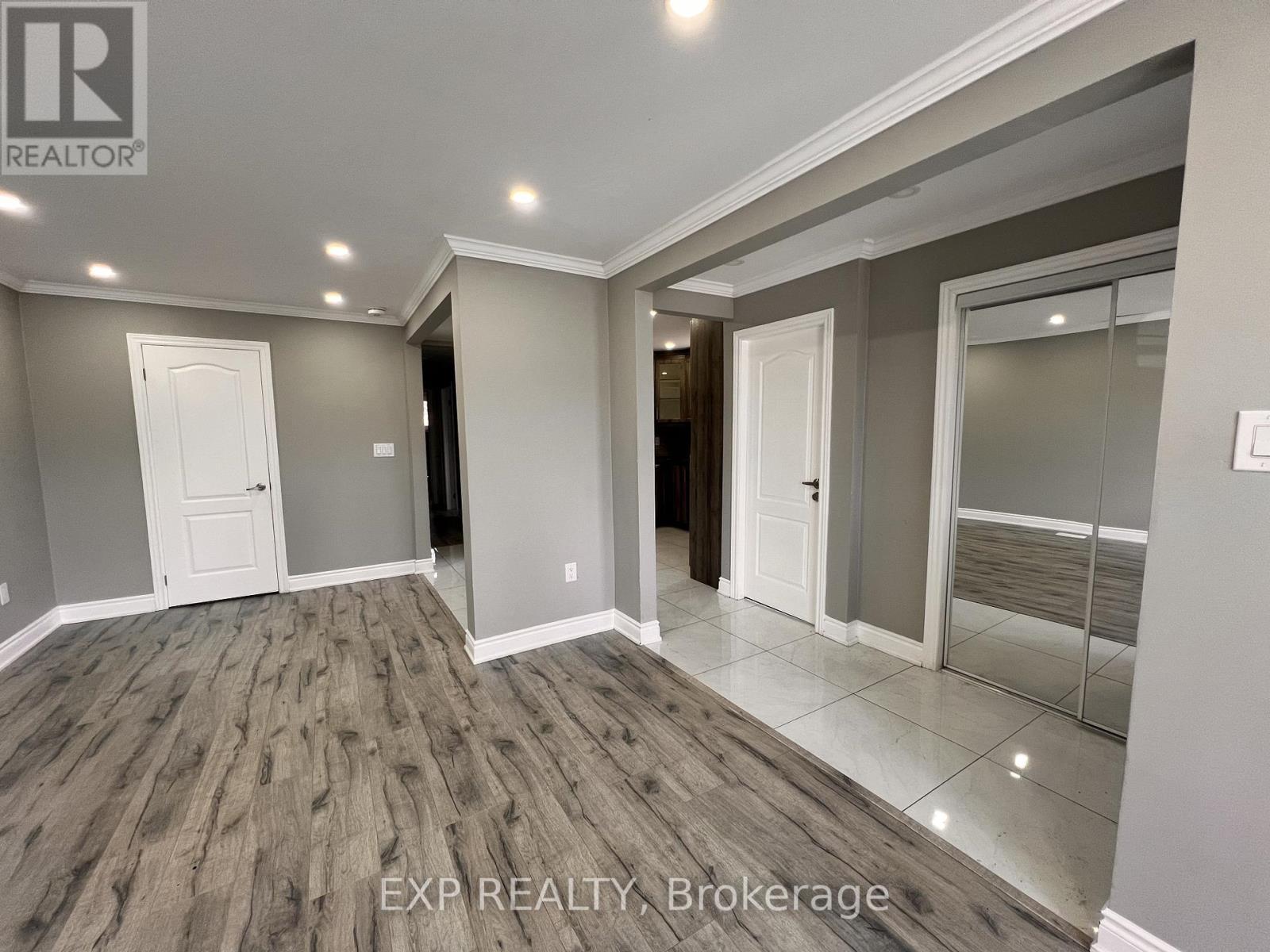 64 Gainsborough Road, Hamilton, ON - Indoor Photo Showing Other Room
