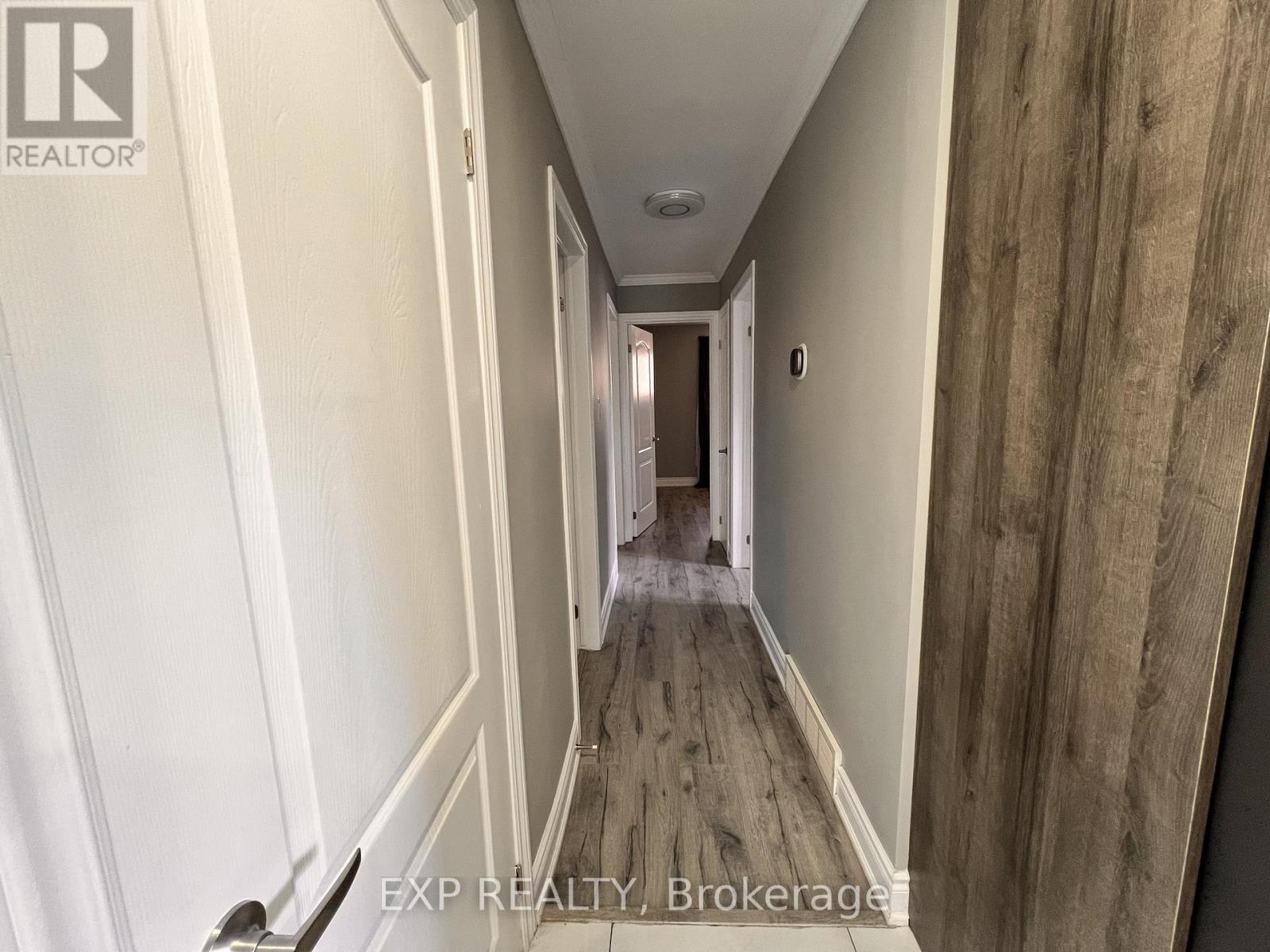 64 Gainsborough Road, Hamilton, ON - Indoor Photo Showing Other Room