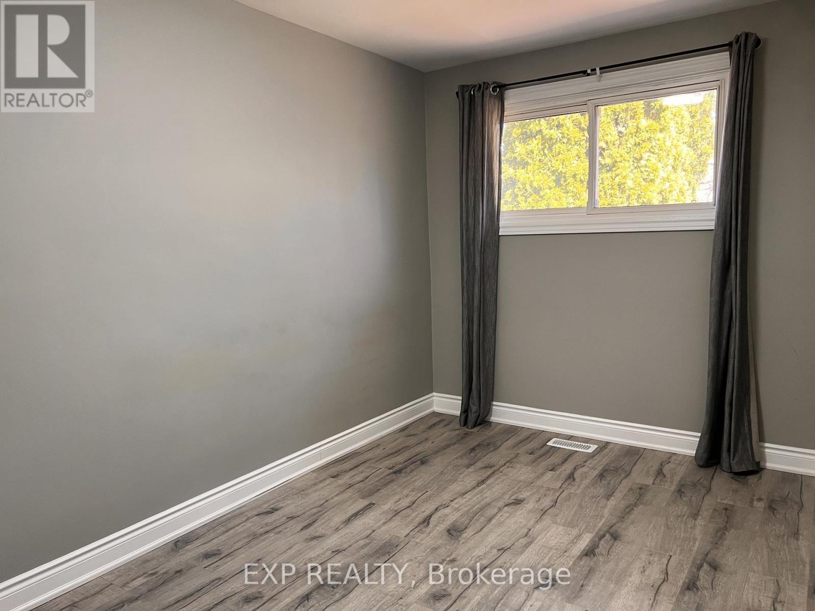 64 Gainsborough Road, Hamilton, ON - Indoor Photo Showing Other Room