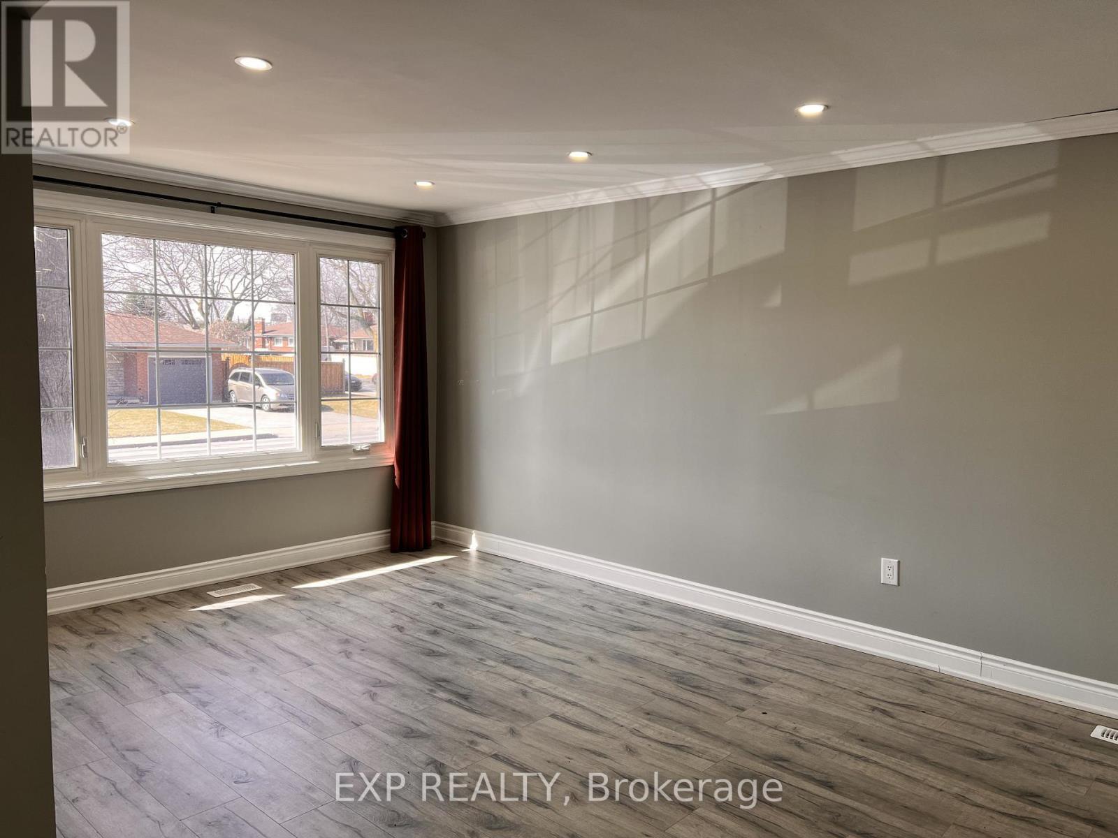 64 Gainsborough Road, Hamilton, ON - Indoor Photo Showing Other Room