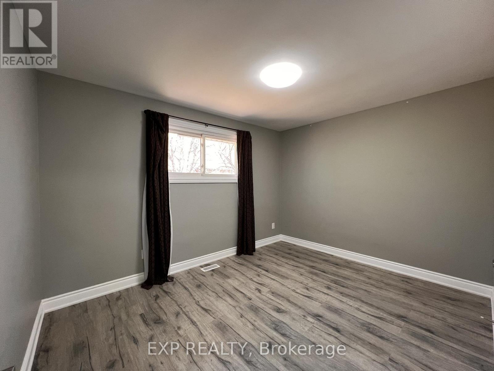 64 Gainsborough Road, Hamilton, ON - Indoor Photo Showing Other Room