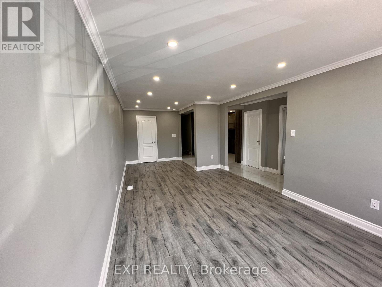 64 Gainsborough Road, Hamilton, ON - Indoor Photo Showing Other Room