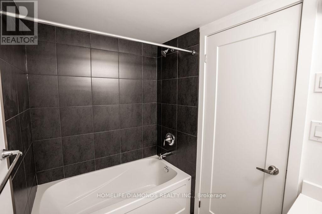 13 - 940 David Street N, Centre Wellington, ON - Indoor Photo Showing Bathroom