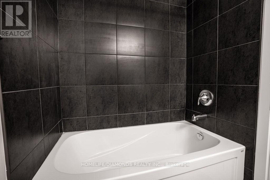 13 - 940 David Street N, Centre Wellington, ON - Indoor Photo Showing Bathroom