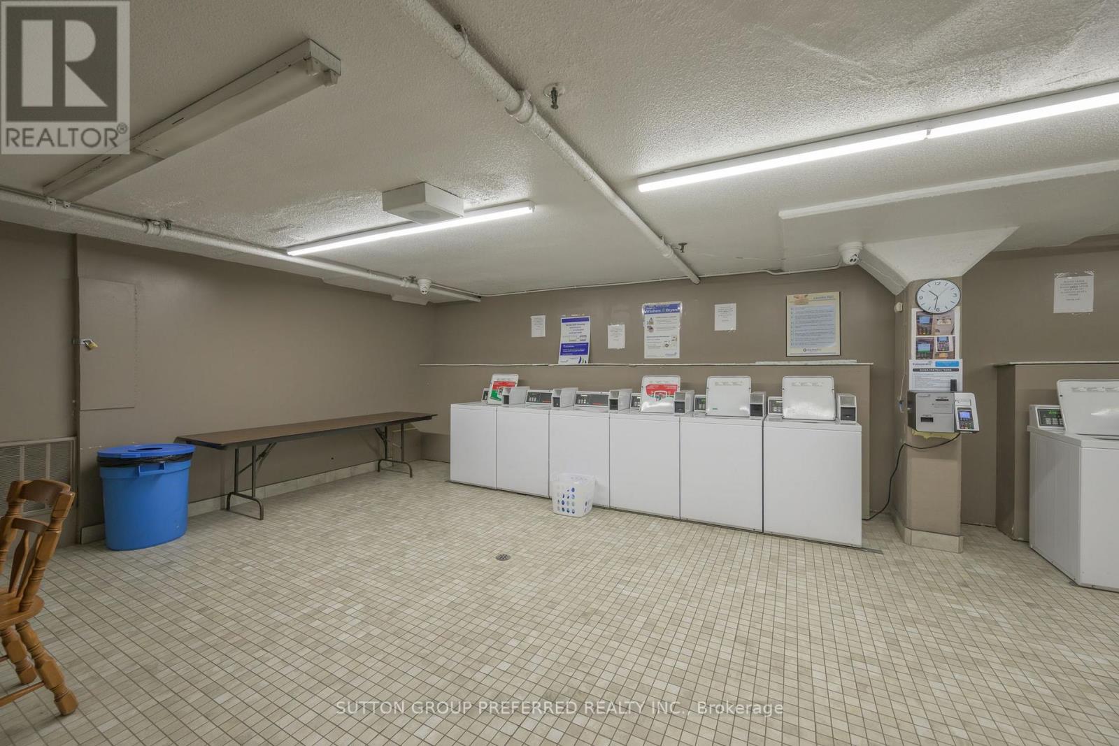 212 - 1103 Jalna Boulevard, London South (South X), ON - Indoor Photo Showing Laundry Room