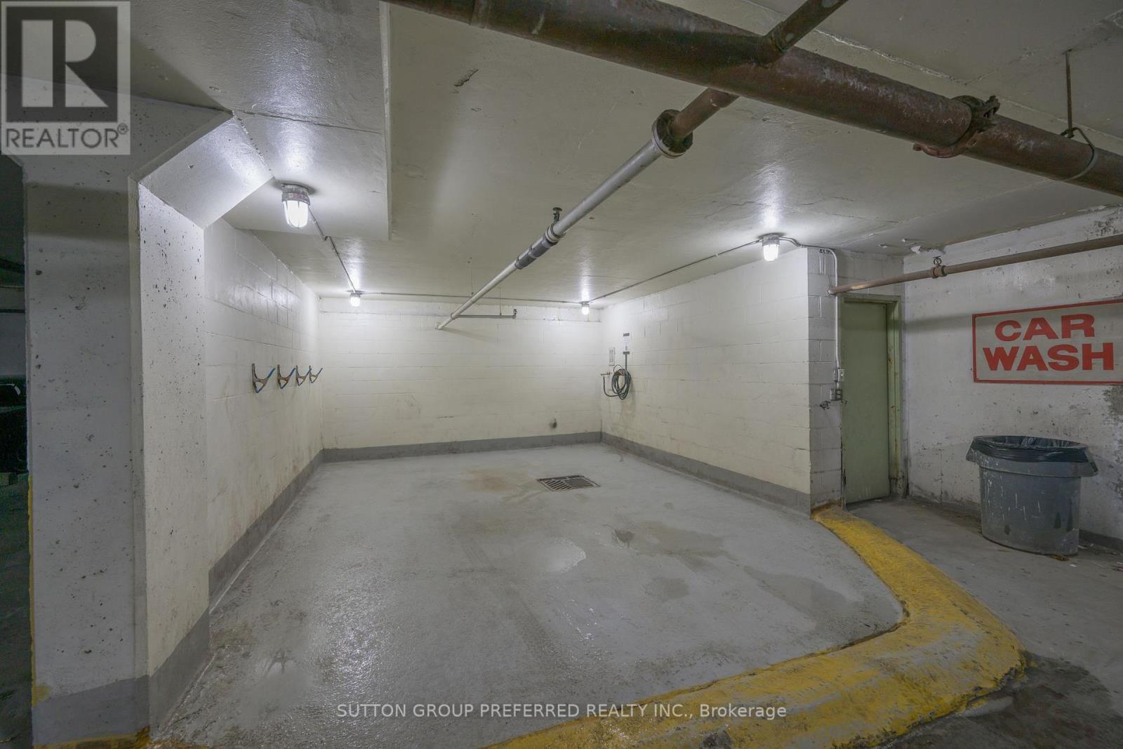 212 - 1103 Jalna Boulevard, London South (South X), ON - Indoor Photo Showing Garage