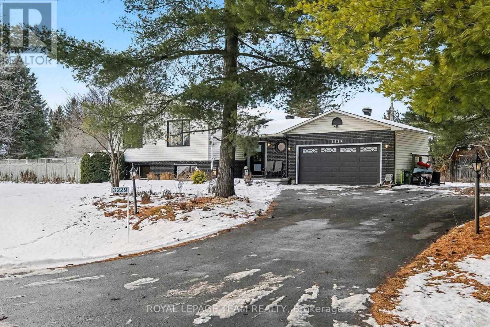 3229 Wild Cherry Drive, Ottawa, ON - Outdoor