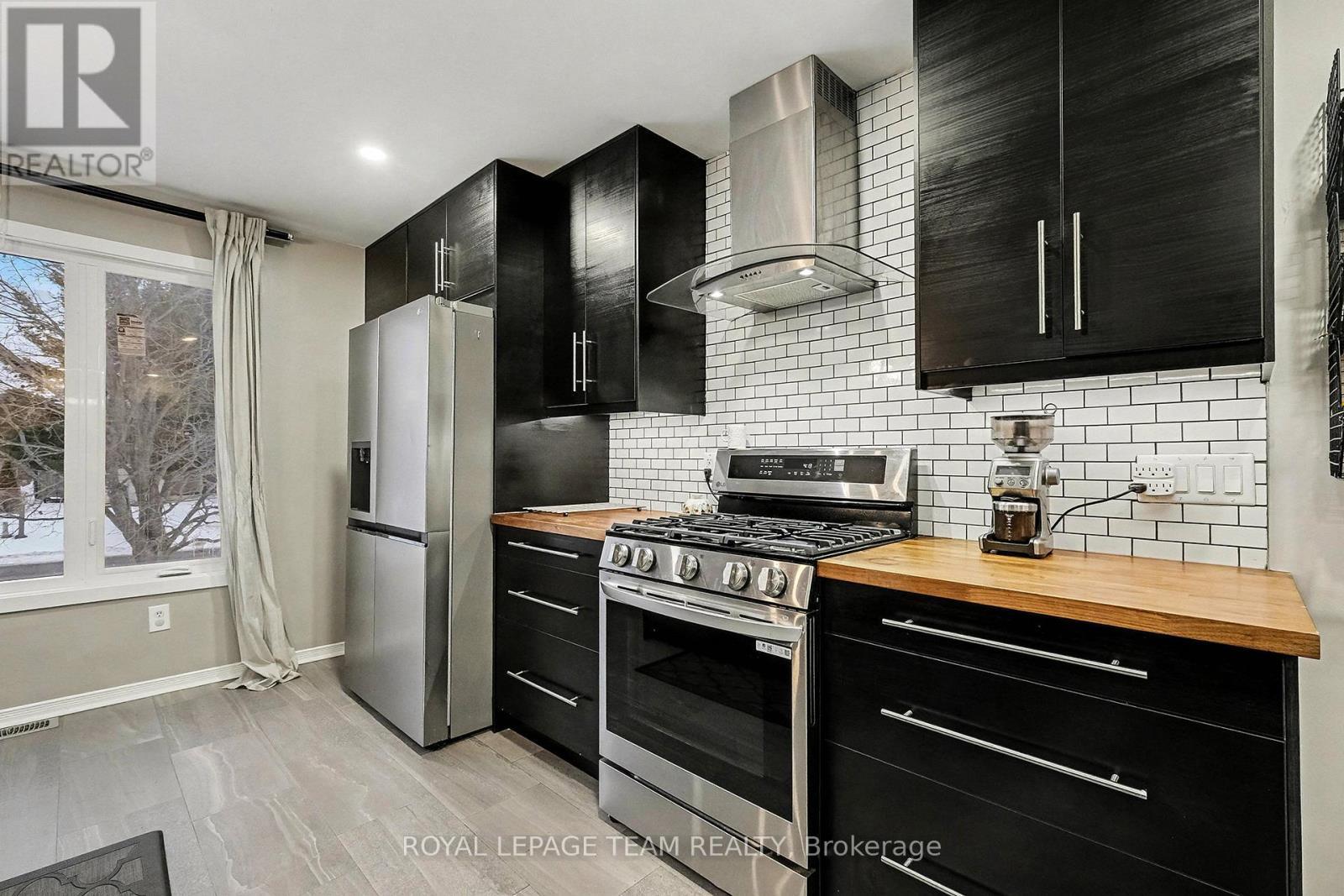 3229 Wild Cherry Drive, Ottawa, ON - Indoor Photo Showing Kitchen With Stainless Steel Kitchen