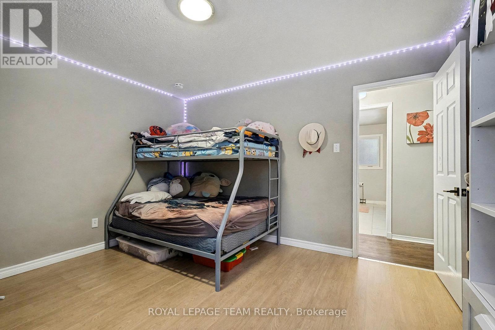 3229 Wild Cherry Drive, Ottawa, ON - Indoor Photo Showing Bedroom