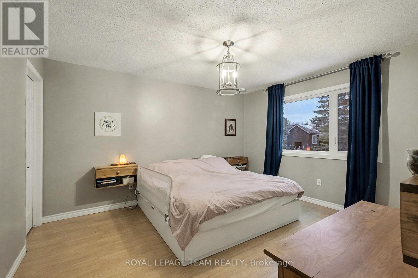 3229 Wild Cherry Drive, Ottawa, ON - Indoor Photo Showing Bedroom