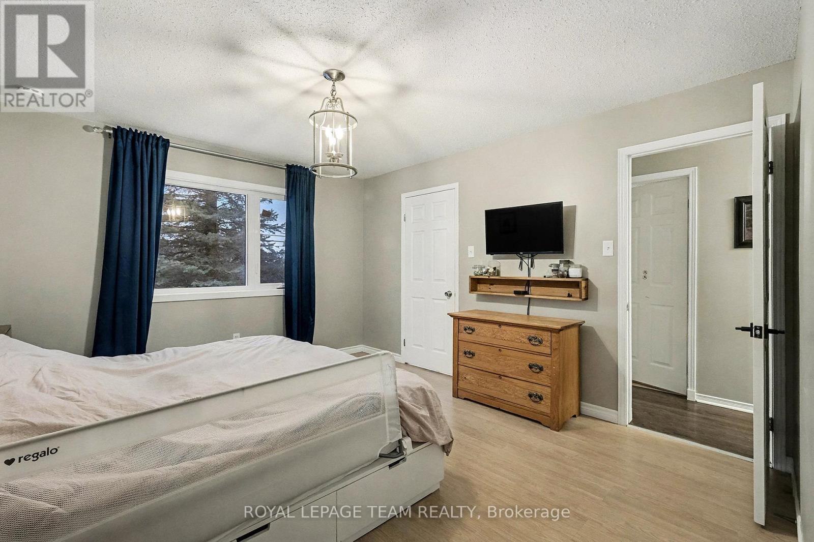 3229 Wild Cherry Drive, Ottawa, ON - Indoor Photo Showing Bedroom