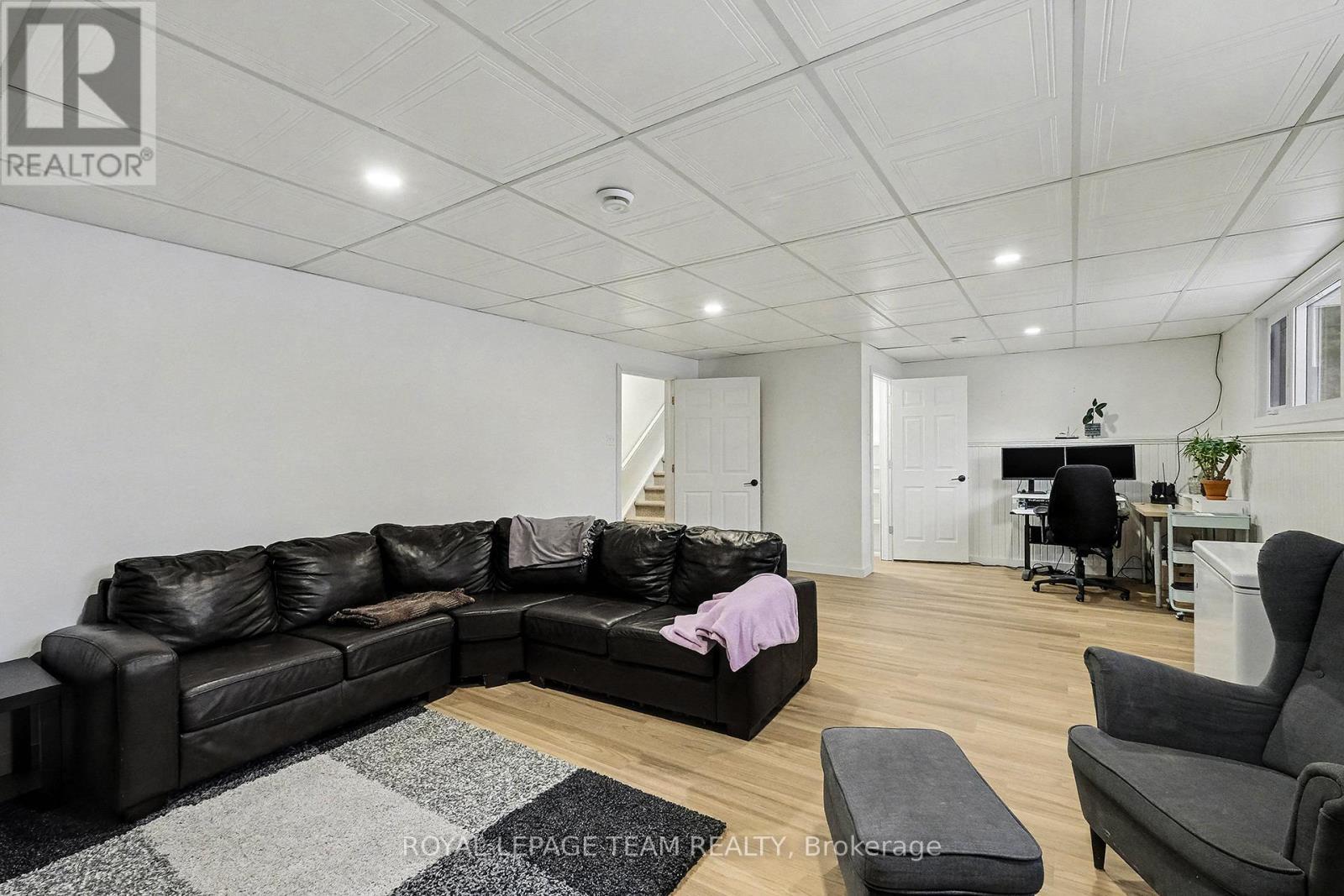 3229 Wild Cherry Drive, Ottawa, ON - Indoor Photo Showing Living Room