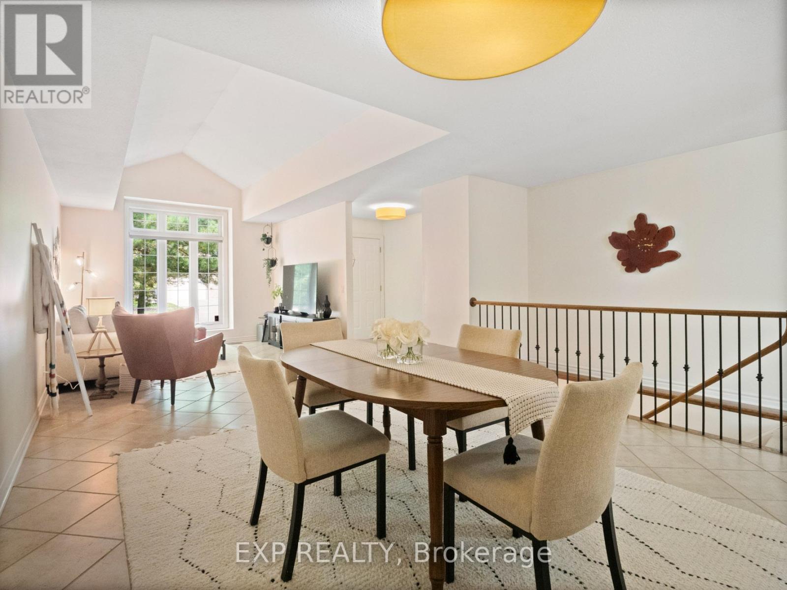 23 - 3241 Montrose Road, Niagara Falls (Mt. Carmel), ON - Indoor Photo Showing Dining Room