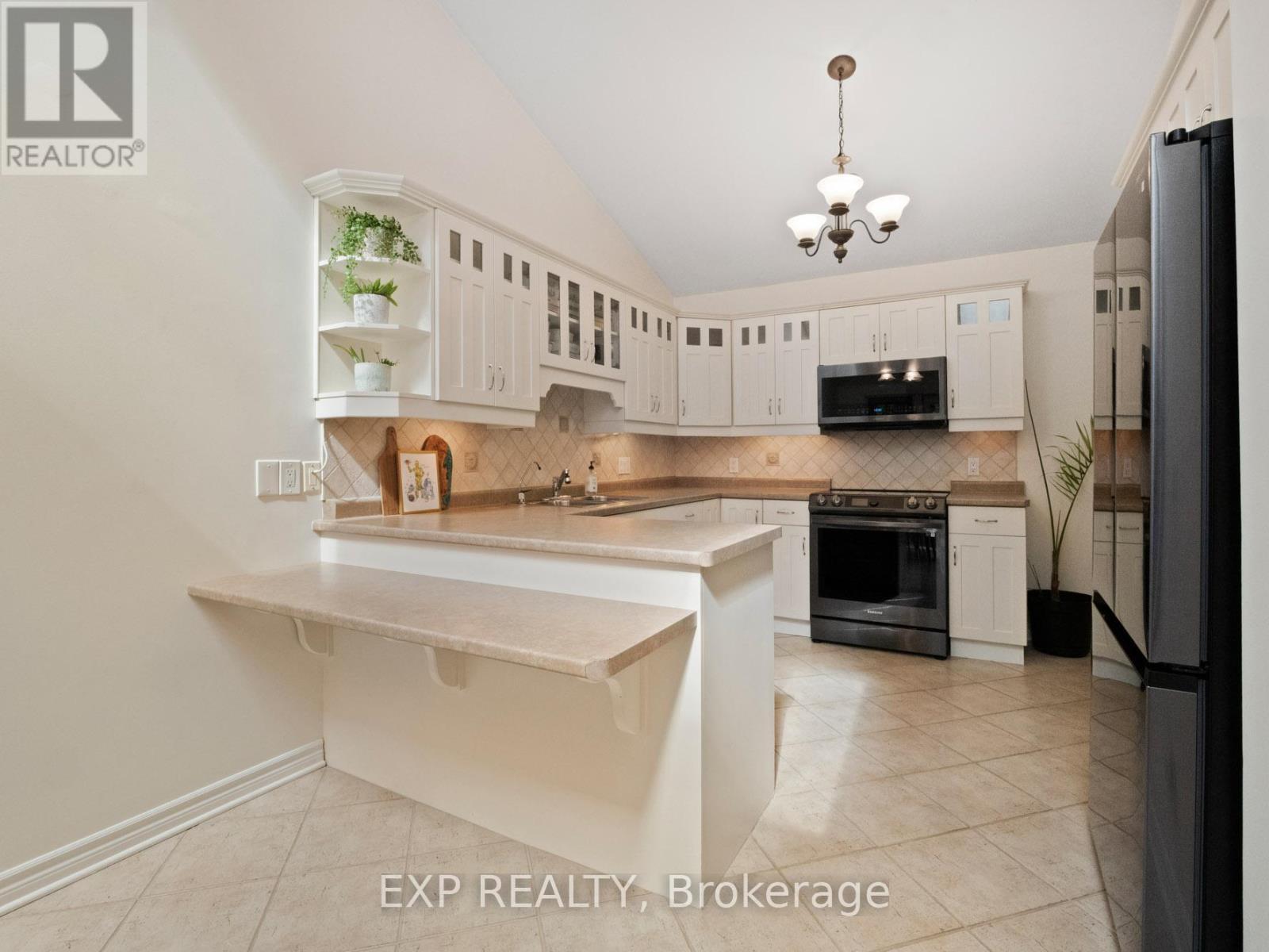 23 - 3241 Montrose Road, Niagara Falls (Mt. Carmel), ON - Indoor Photo Showing Kitchen
