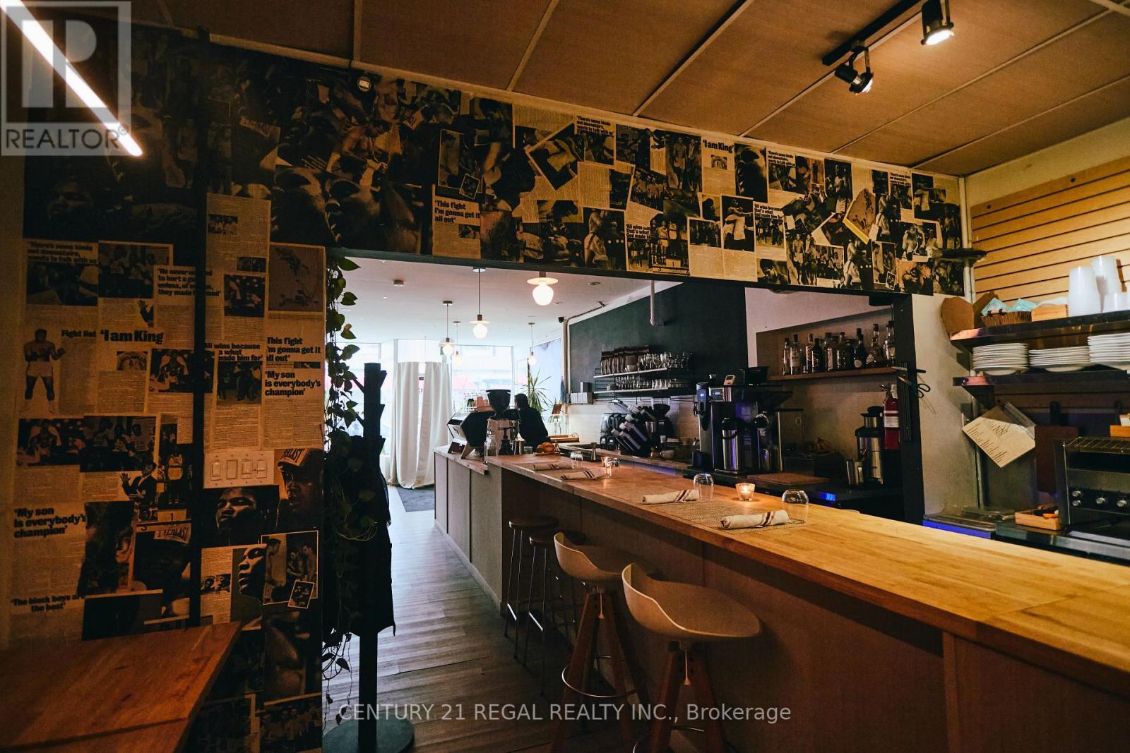 1134 Dundas Street W, Toronto, ON