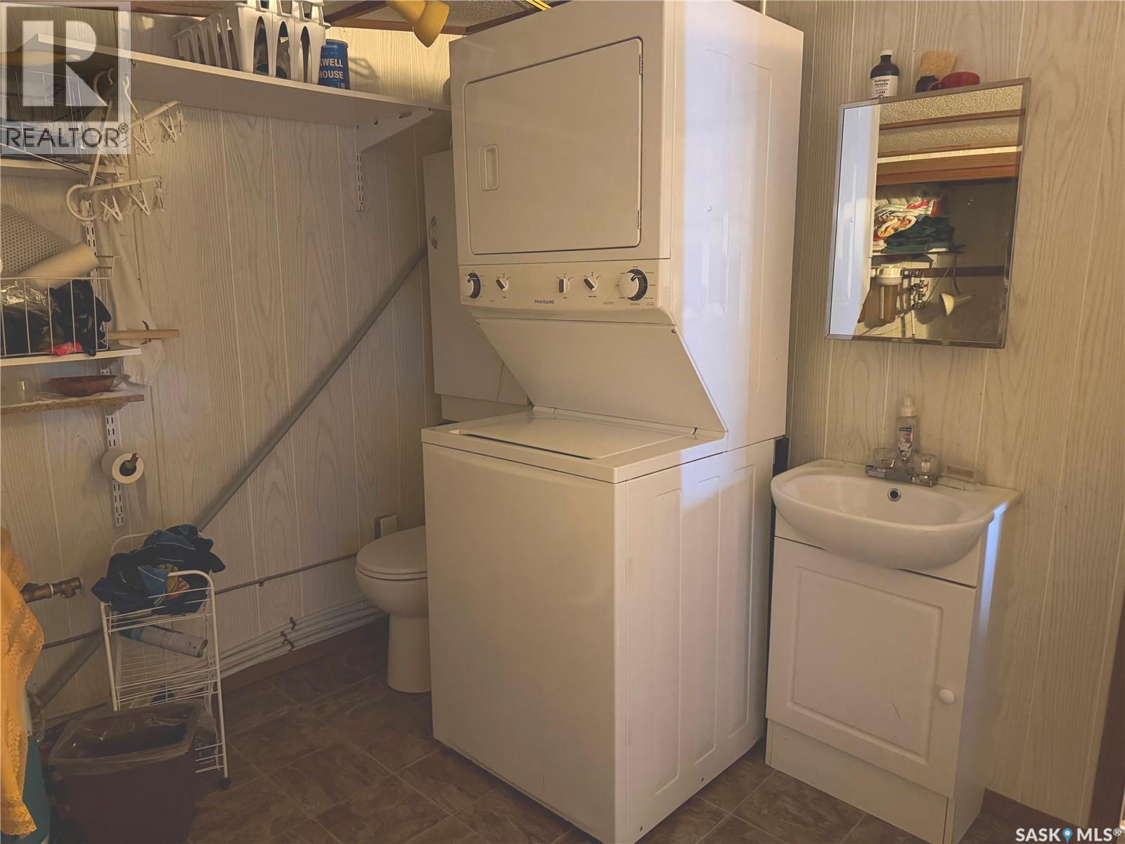 177 Katepwa Road, Katepwa Beach, SK - Indoor Photo Showing Laundry Room