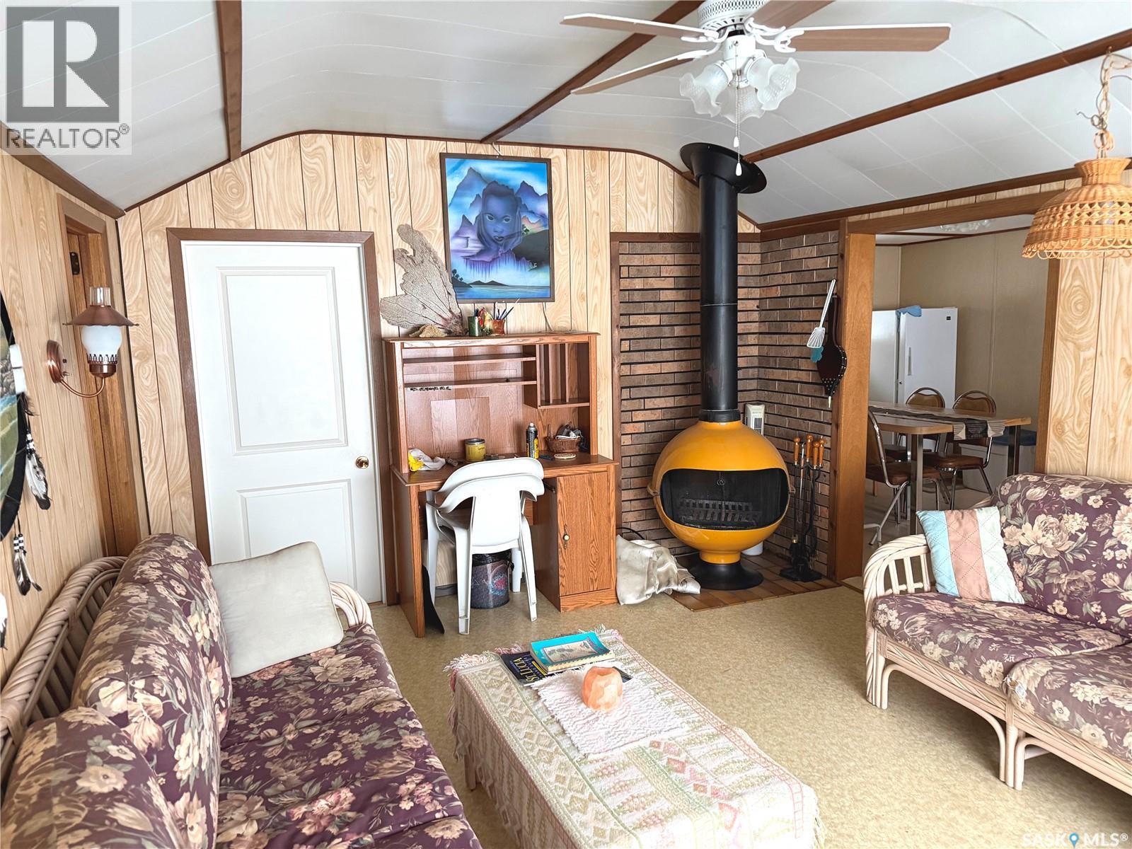 177 Katepwa Road, Katepwa Beach, SK - Indoor Photo Showing Living Room