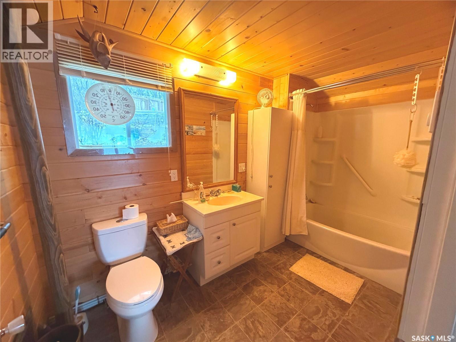 177 Katepwa Road, Katepwa Beach, SK - Indoor Photo Showing Bathroom