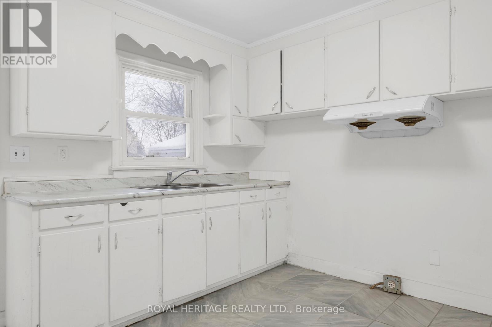 5 Meade Street, Brighton, ON - Indoor