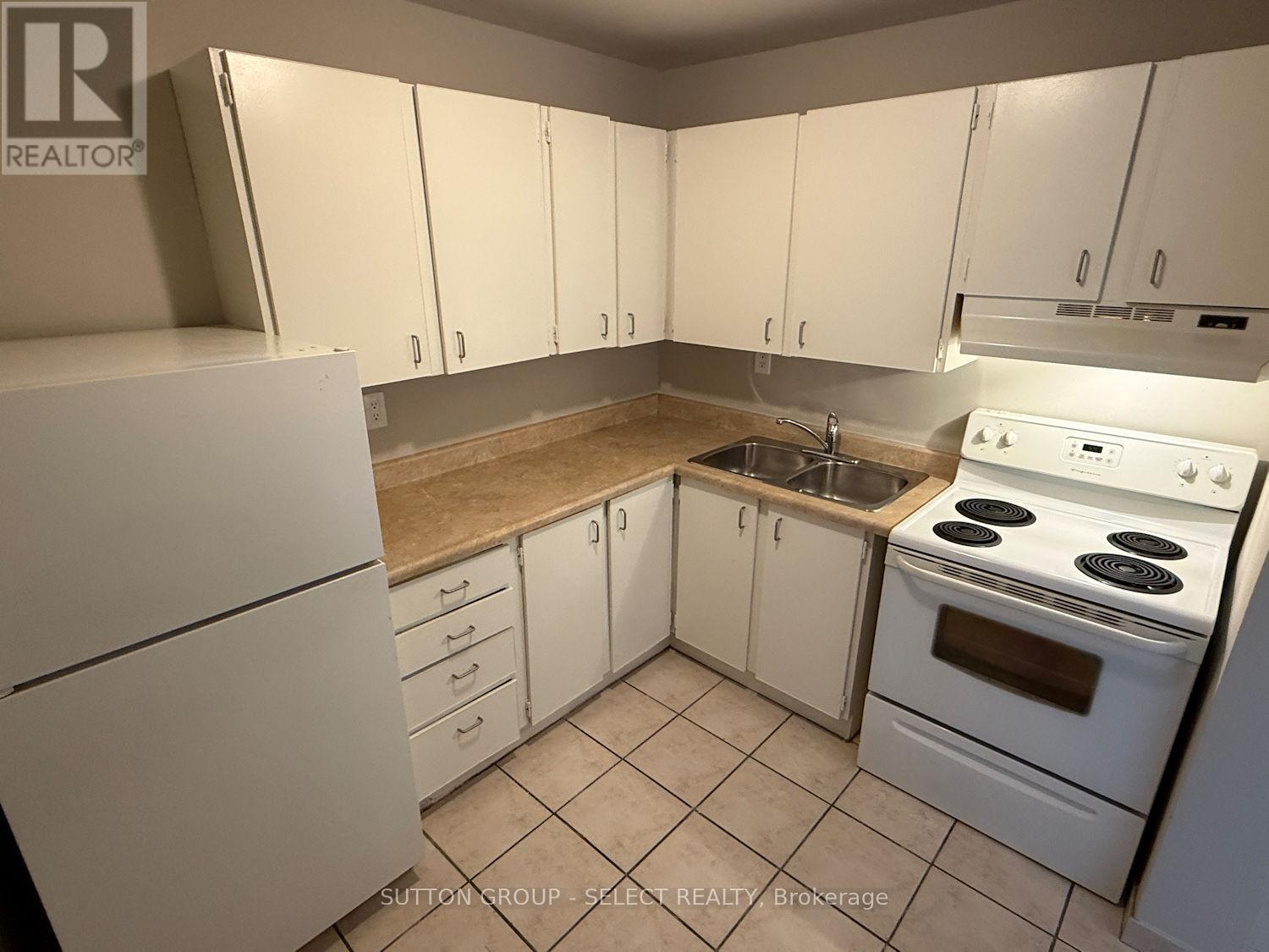 1009 - 573 Mornington Avenue, London East (East G), ON - Indoor Photo Showing Kitchen With Double Sink