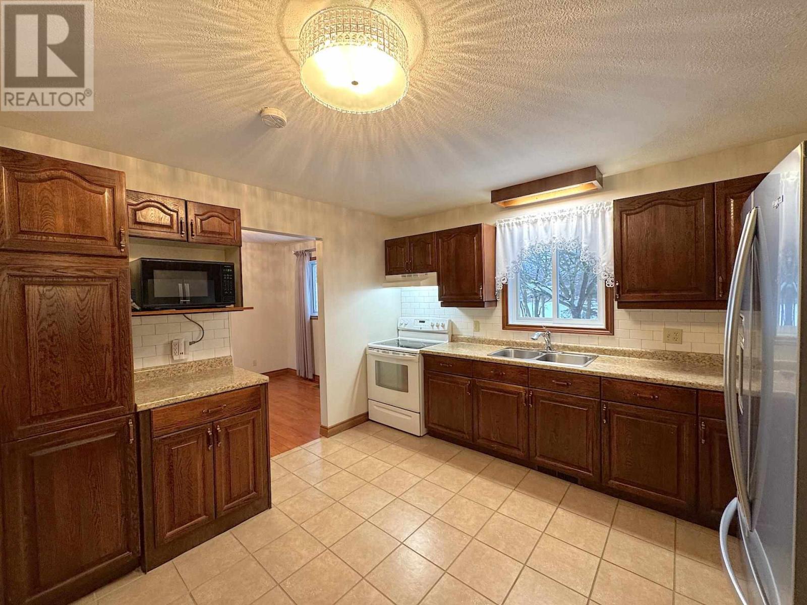 187 Parkland Cres, Sault Ste. Marie, ON - Indoor Photo Showing Kitchen With Double Sink