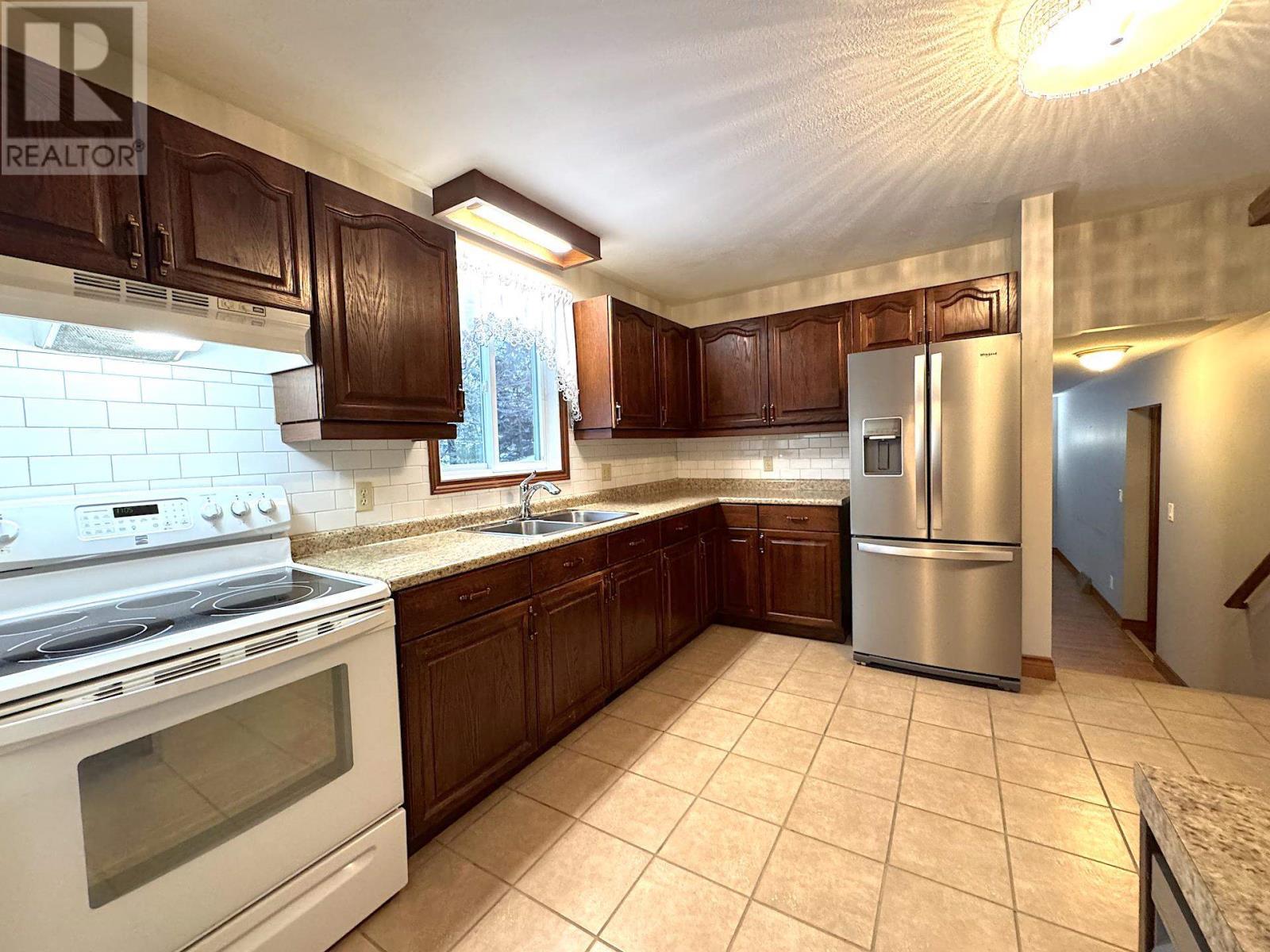 187 Parkland Cres, Sault Ste. Marie, ON - Indoor Photo Showing Kitchen With Double Sink