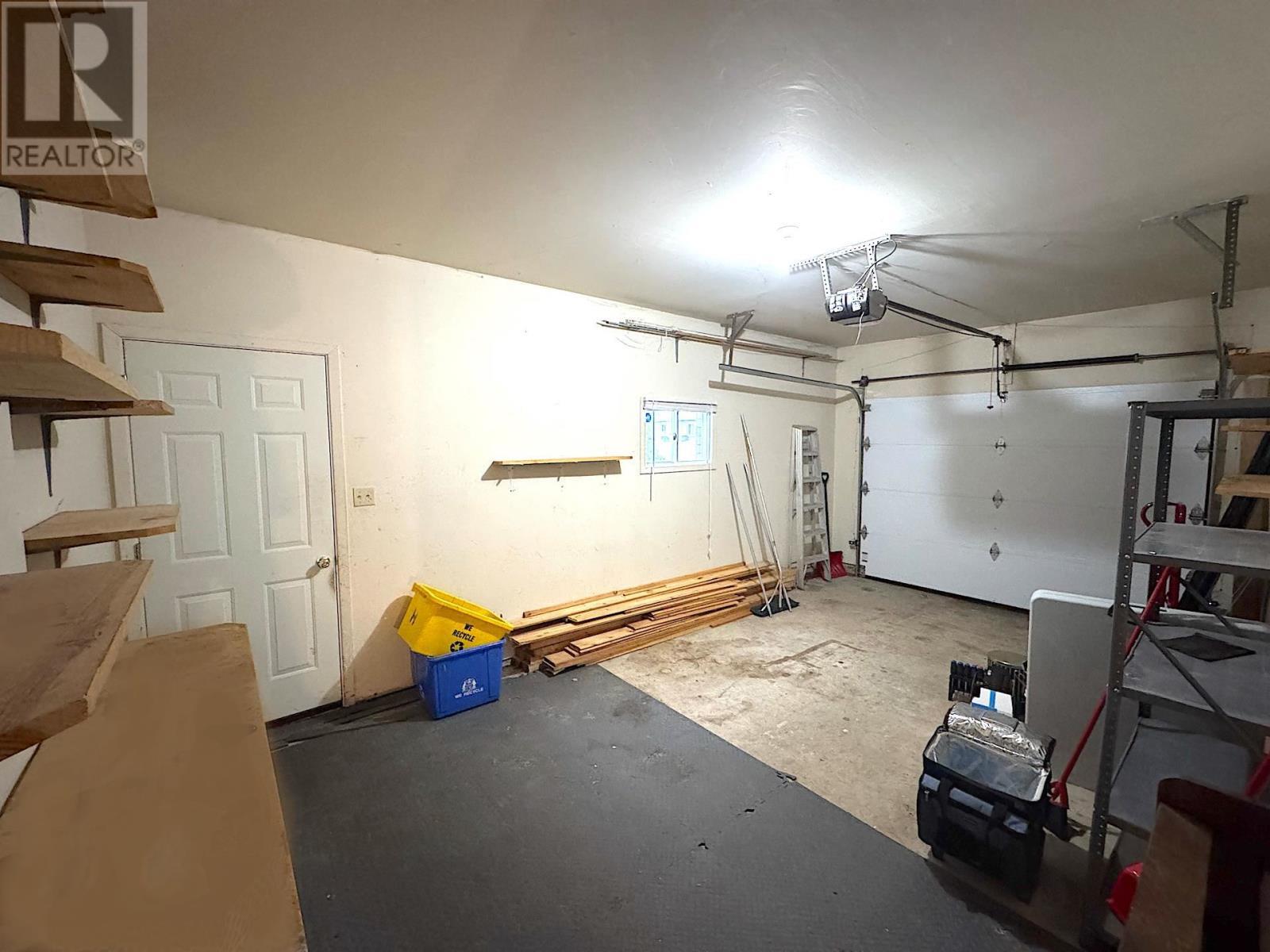 187 Parkland Cres, Sault Ste. Marie, ON - Indoor Photo Showing Garage