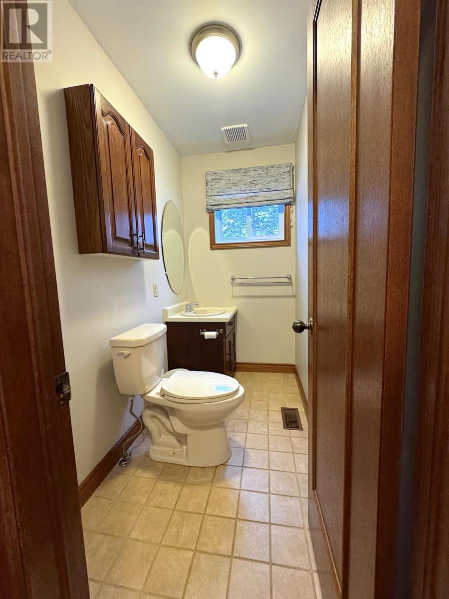 187 Parkland Cres, Sault Ste. Marie, ON - Indoor Photo Showing Bathroom