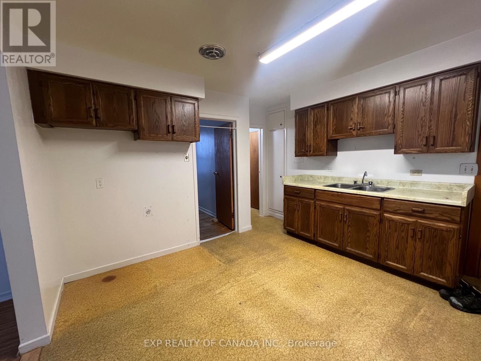 4 - 82 Dwyer Avenue, Timmins (Sch - Main Area), ON - Indoor Photo Showing Kitchen With Double Sink