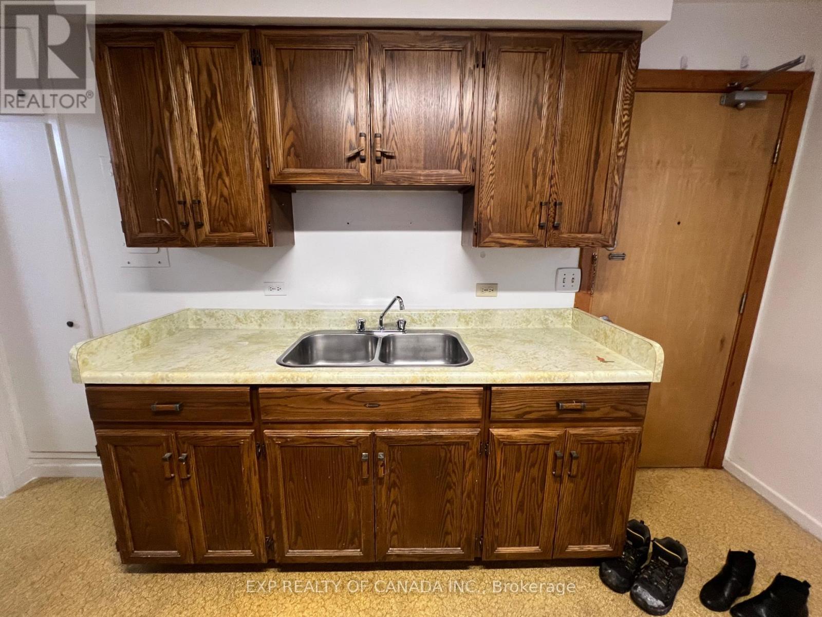 4 - 82 Dwyer Avenue, Timmins (Sch - Main Area), ON - Indoor Photo Showing Kitchen With Double Sink