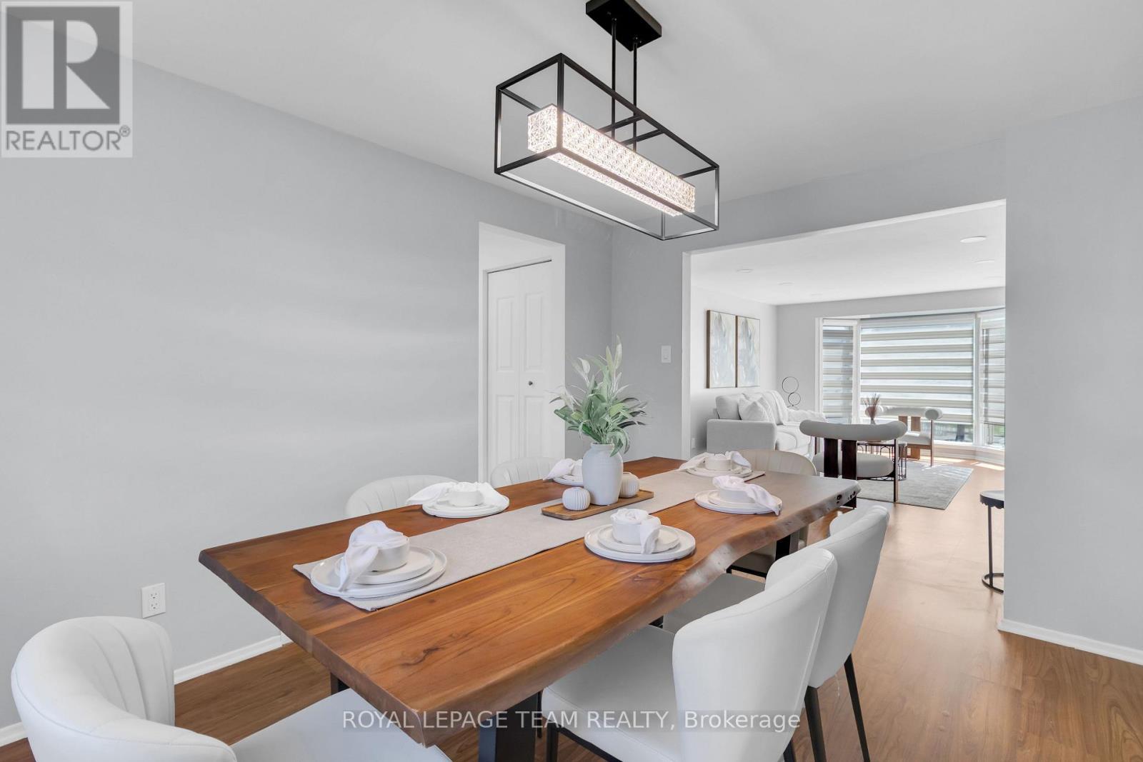 Photos may be staged to show design potential - 2 Brookhaven Court, Ottawa, ON - Indoor Photo Showing Dining Room