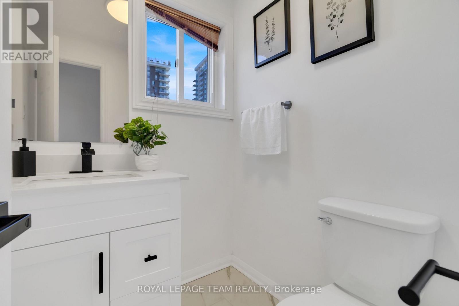 2 Brookhaven Court, Ottawa, ON - Indoor Photo Showing Bathroom