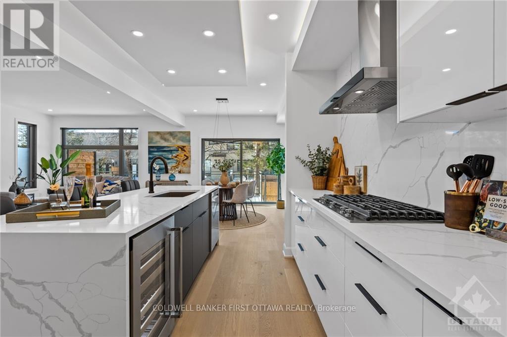 628 Parkview Road, Ottawa, ON - Indoor Photo Showing Kitchen With Upgraded Kitchen