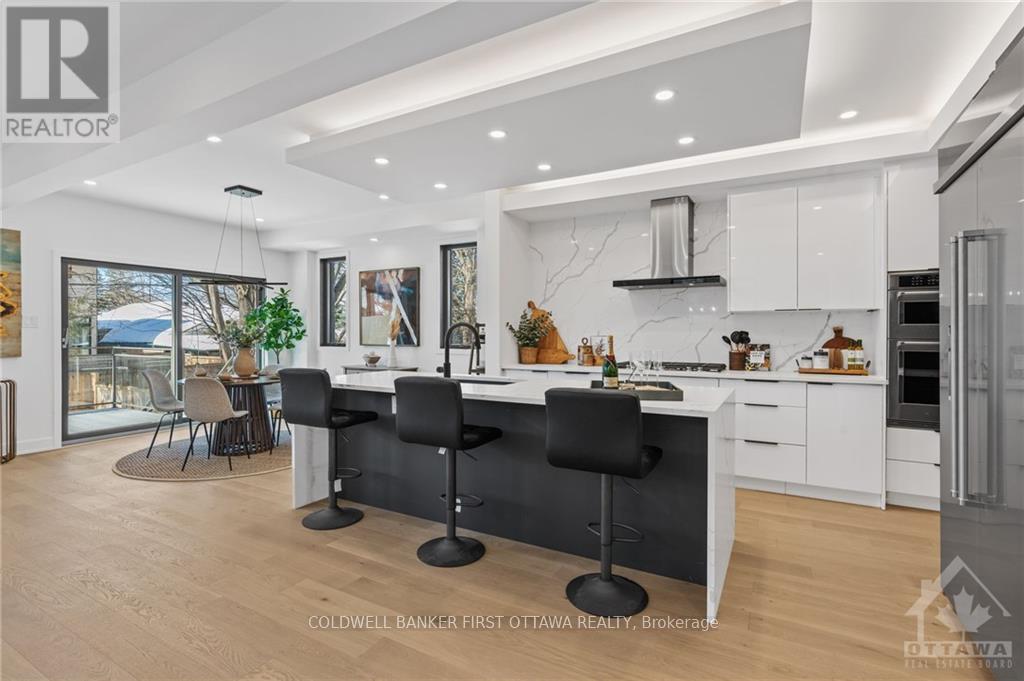 628 Parkview Road, Ottawa, ON - Indoor Photo Showing Kitchen With Upgraded Kitchen