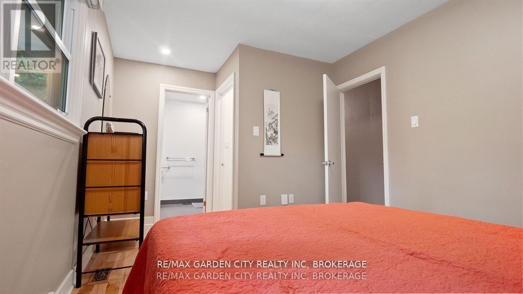 1 Caroline Street, St. Catharines (Glendale/Glenridge), ON - Indoor Photo Showing Bedroom