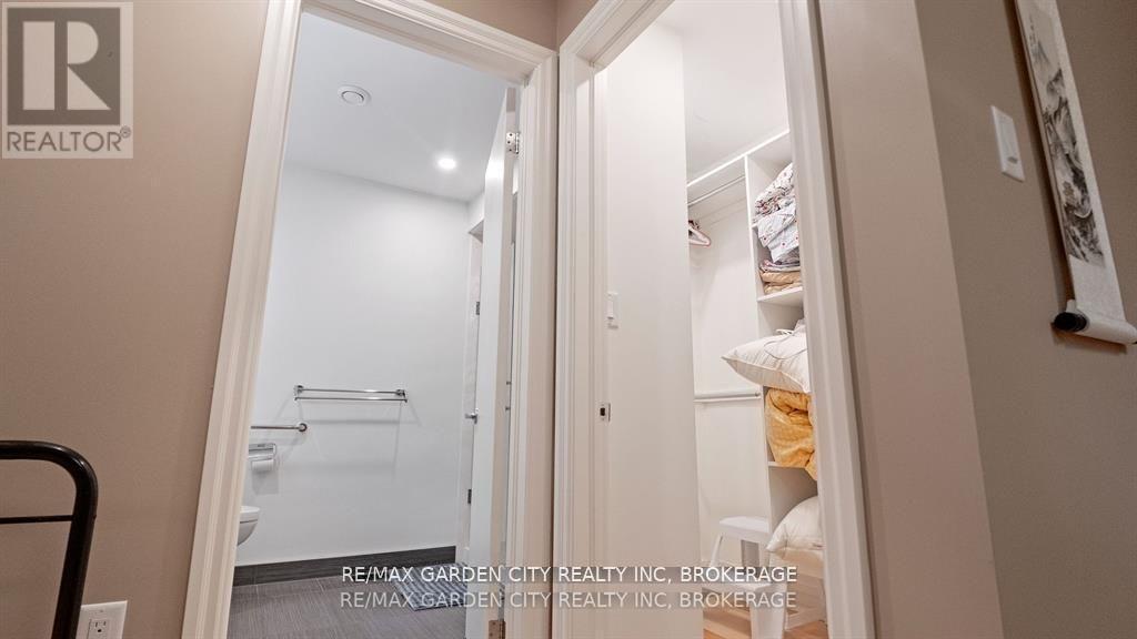 1 Caroline Street, St. Catharines (Glendale/Glenridge), ON - Indoor