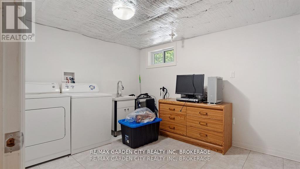 1 Caroline Street, St. Catharines (Glendale/Glenridge), ON - Indoor Photo Showing Laundry Room