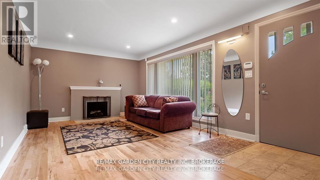 1 Caroline Street, St. Catharines (Glendale/Glenridge), ON - Indoor With Fireplace