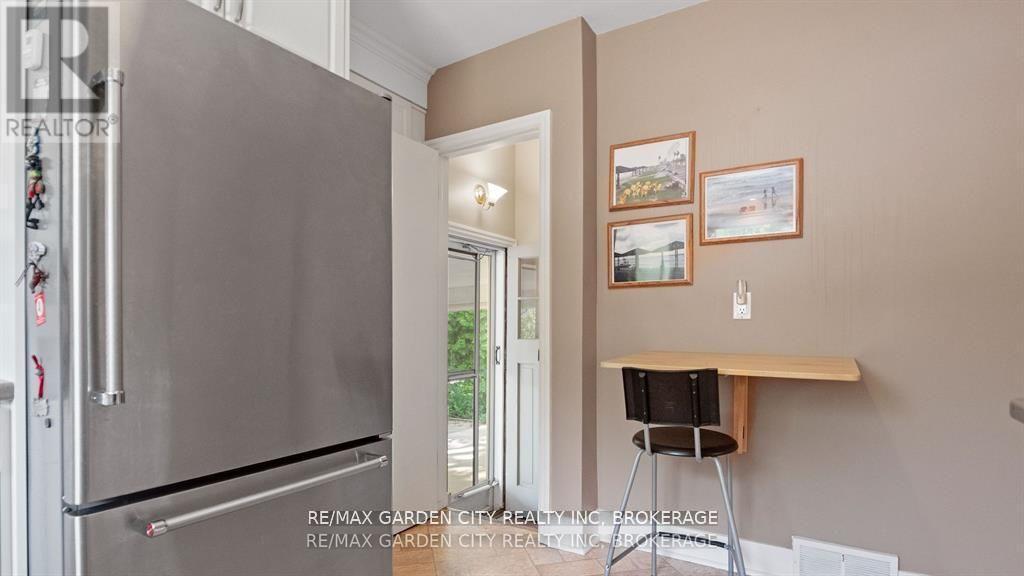 1 Caroline Street, St. Catharines (Glendale/Glenridge), ON - Indoor Photo Showing Other Room