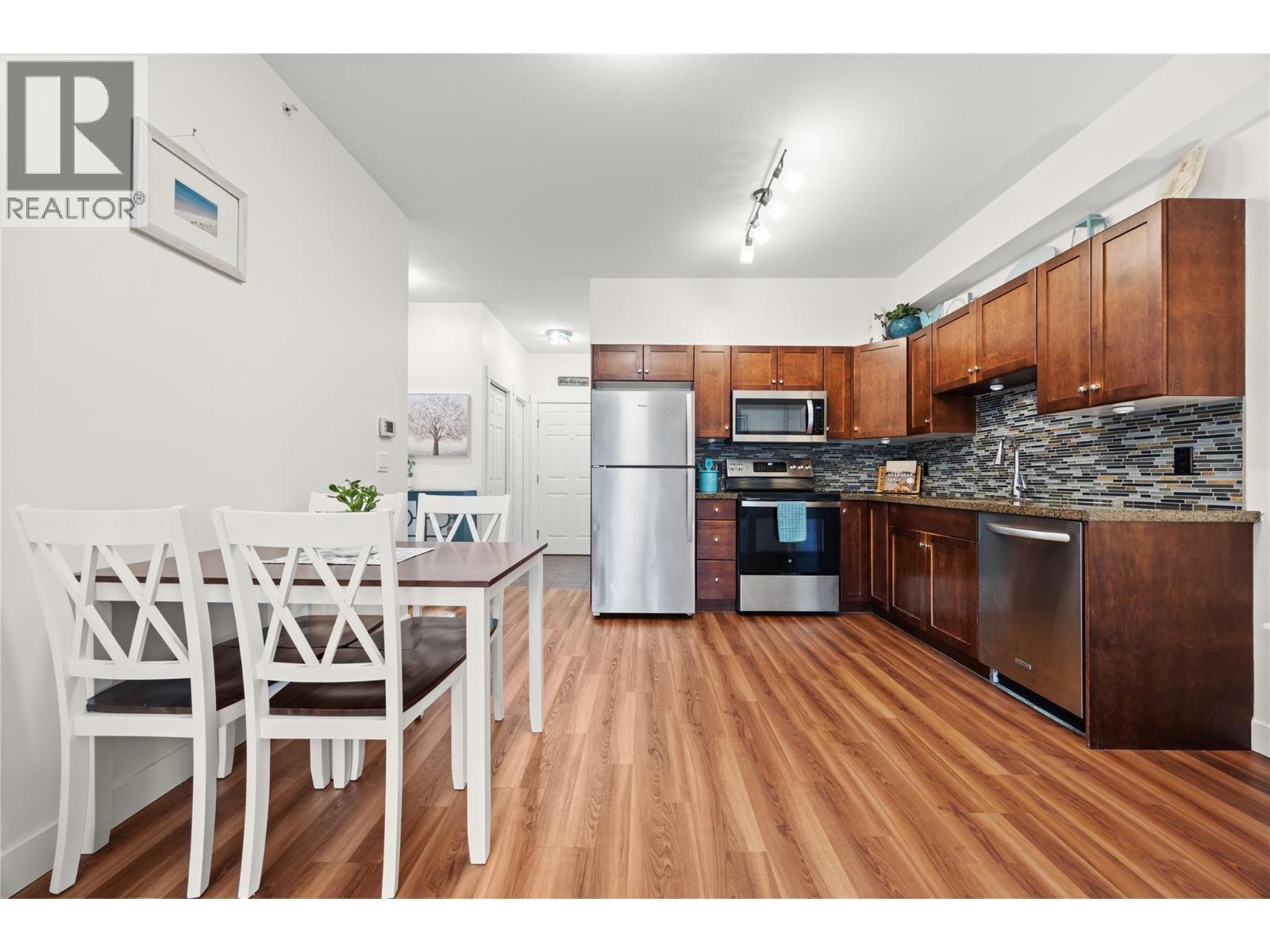 1875 Country Club Drive Unit# 1405, Kelowna, BC - Indoor Photo Showing Kitchen With Stainless Steel Kitchen