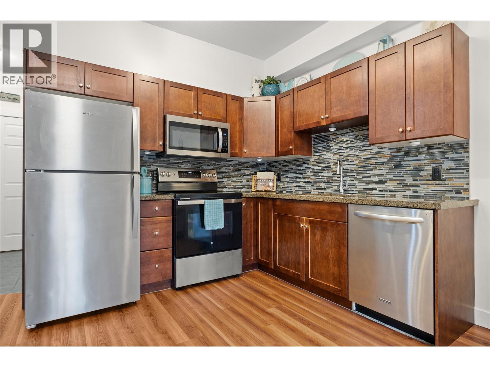1875 Country Club Drive Unit# 1405, Kelowna, BC - Indoor Photo Showing Kitchen With Stainless Steel Kitchen