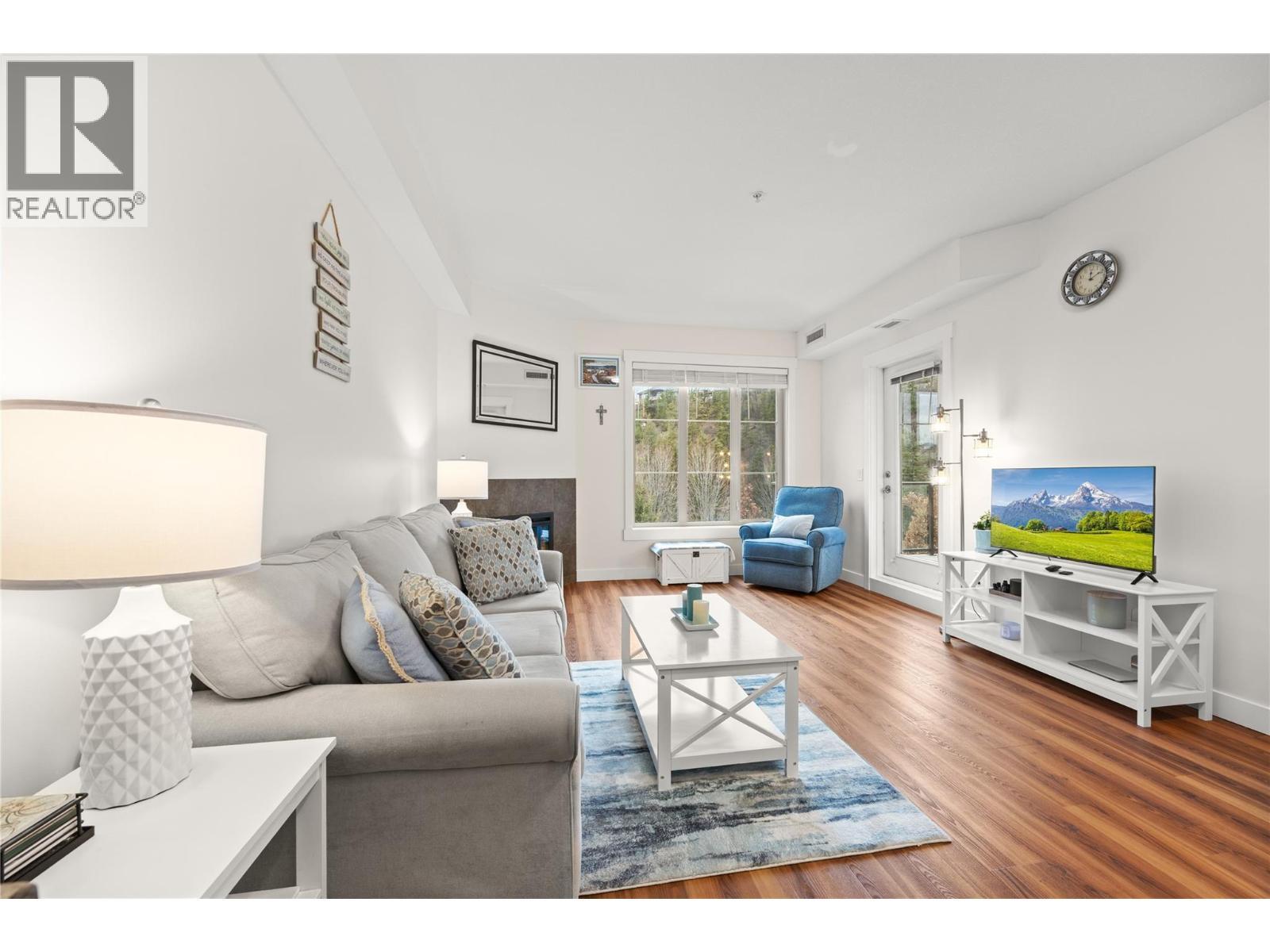 1875 Country Club Drive Unit# 1405, Kelowna, BC - Indoor Photo Showing Living Room