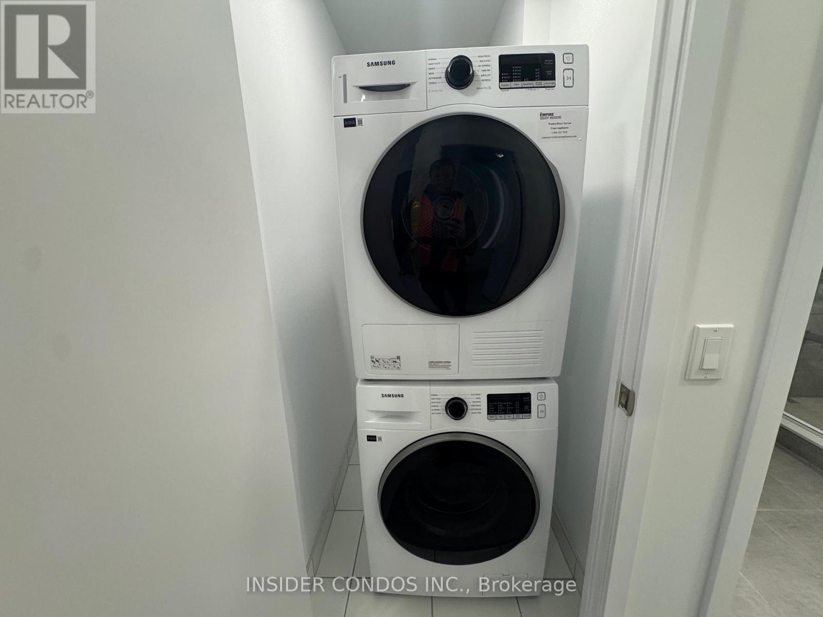 331 - 15 Richardson Street, Toronto, ON - Indoor Photo Showing Laundry Room
