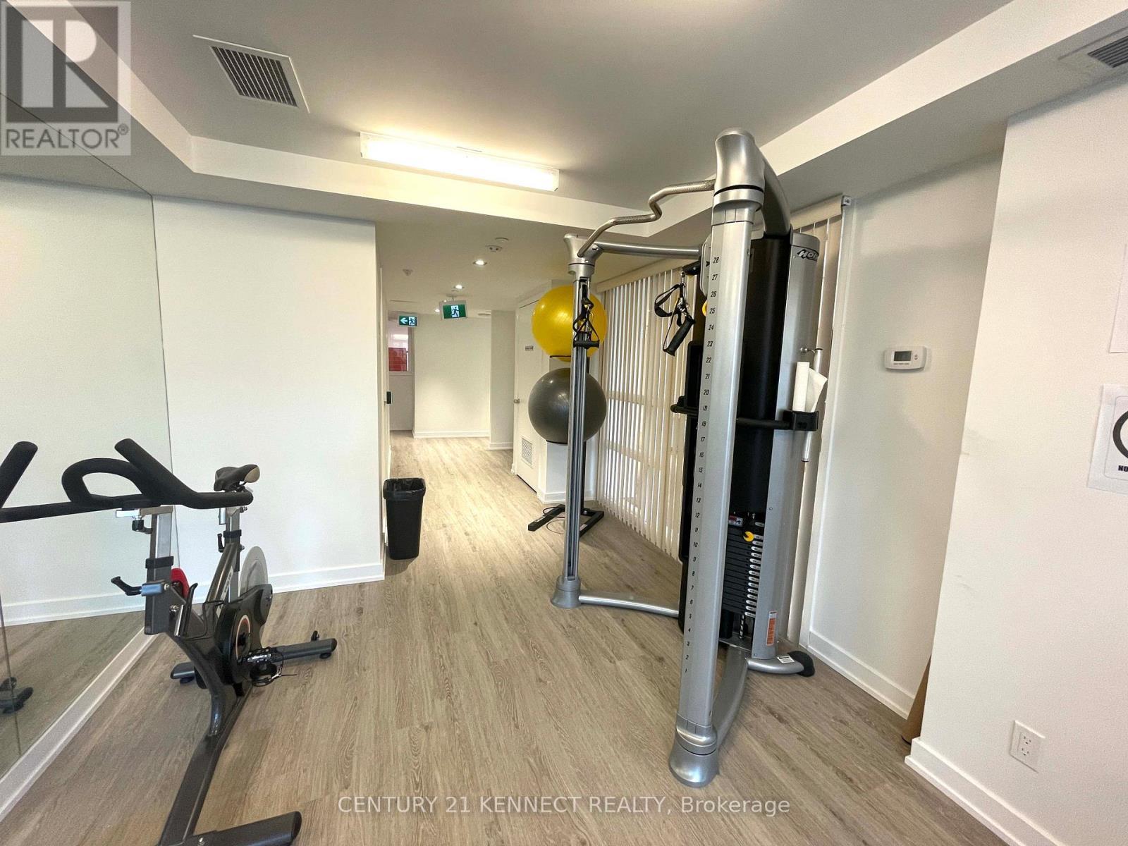 402R - 231 College Street, Toronto, ON - Indoor Photo Showing Gym Room