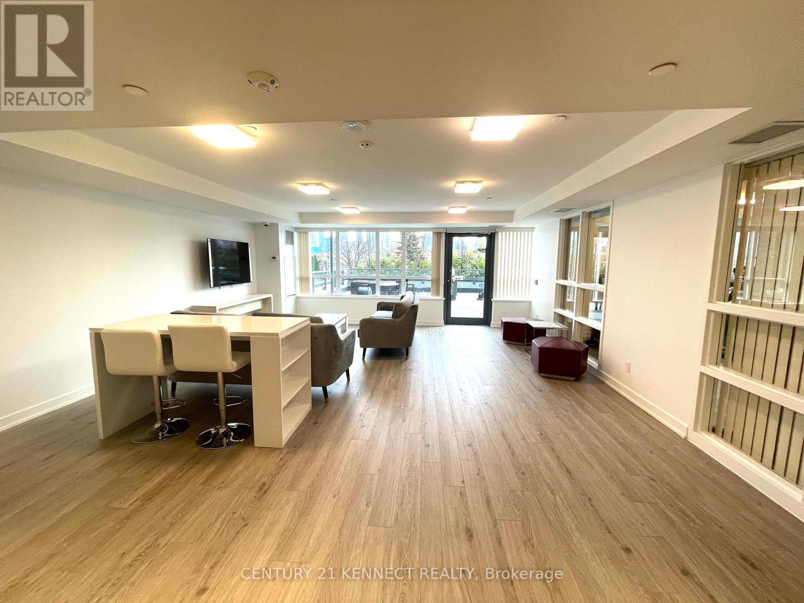 402R - 231 College Street, Toronto, ON - Indoor