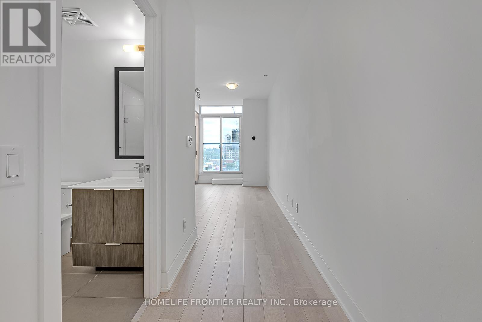 527 - 1 Belsize Drive, Toronto, ON - Indoor Photo Showing Other Room