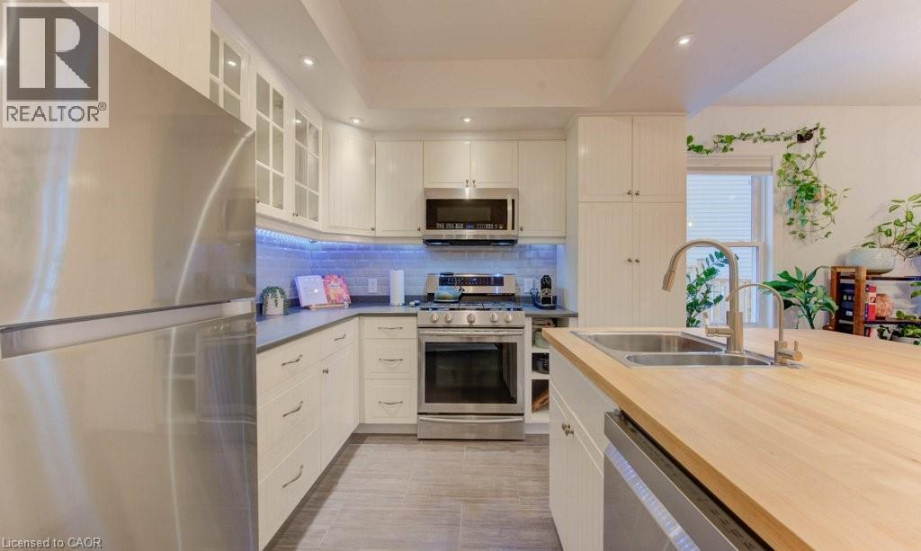 85 Chalmers Street N, Cambridge, ON - Indoor Photo Showing Kitchen With Stainless Steel Kitchen With Double Sink